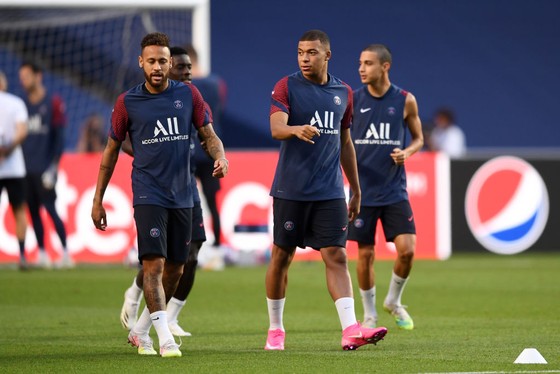 Mbappe chấp nhận làm cái bóng của Neymar ảnh 1