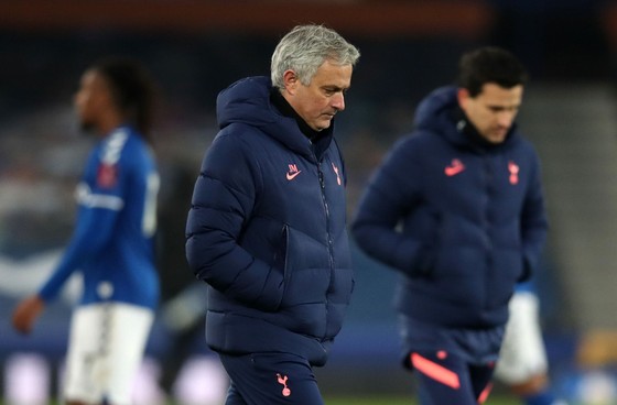 Jose Mourinho lại gặp rắc rối ở Tottenham