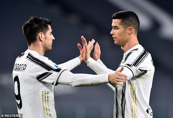 Alvaro Morata và Ronaldo ăn mừng thắng lợi