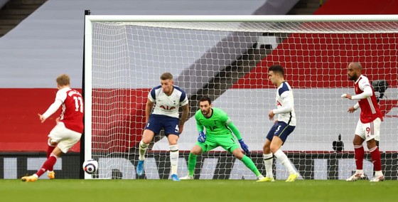 Siêu phẩm của Lamela không cứu nổi Tottenham trong trận derby London ảnh 2