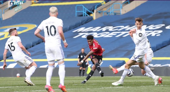 Leeds cầm chân Man.United, giúp Man.City đến gần ngôi vô địch ảnh 2