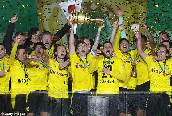 Dortmund đăng quang Cúp nước Đức