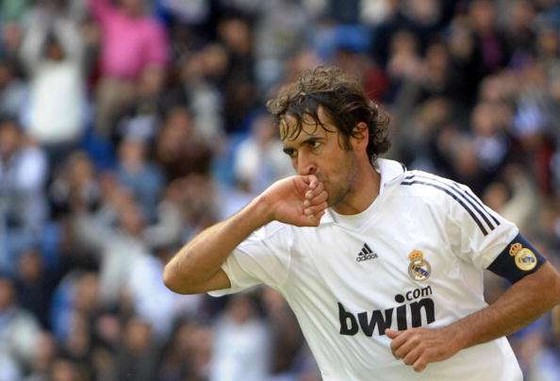 'Chúa nhẫn’ Raul Gonzalez sẵn sàng thay thế Zidane ở Real Madrid ảnh 1