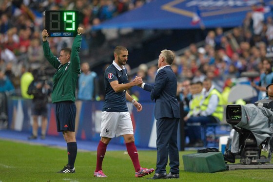 Benzema háo hức được đá cặp với ngôi sao 'rất tài năng' Mbappe ảnh 1