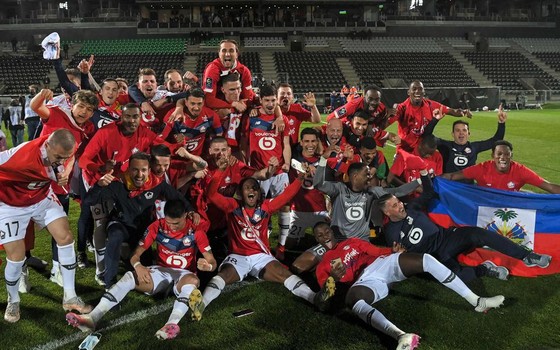 Lille ăn mừng danh hiệu vô địch sau 10 năm