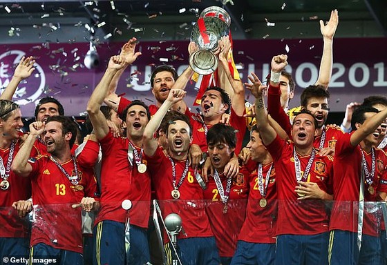 Loại Sergio Ramos khỏi tuyển Tây Ban Nha, HLV Luis Enrique chọn Aymeric Laporte dự EURO 2020  ảnh 2
