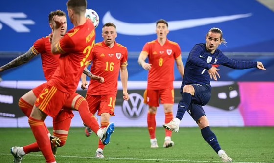 Benzema "tự hào" trở lại giúp Pháp đánh bại Xứ Wales ảnh 2