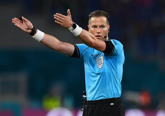 Điều luật mới ở EURO 2020: Bóng vô tình chạm tay sẽ không bị phạt đền ảnh 2