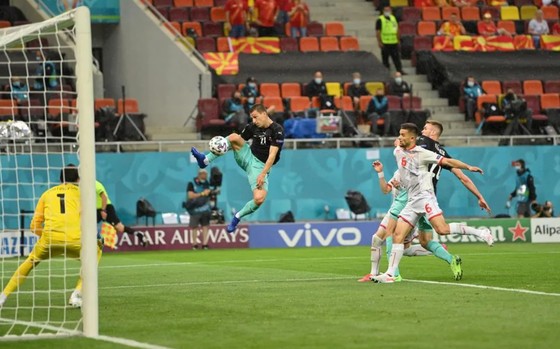 Áo – Bắc Macedonia 3-1: Alaba và Arnautovic tỏa sáng giúp Áo thắng trận đầu tiên ở Euro ảnh 2