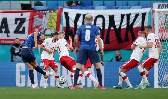 Ba Lan – Slovakia 1-2: Lewandowski mất dạng, Milan Skriniar nhấn chìm 10 cầu thủ Ba Lan ảnh 4
