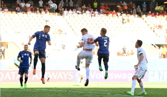 Slovakia - Tây Ban Nha 0-5: Chiến thắng kiểu bật nắp champagne của Luis Enrique ảnh 3