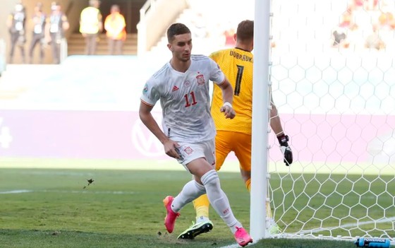 Slovakia - Tây Ban Nha 0-5: Chiến thắng kiểu bật nắp champagne của Luis Enrique ảnh 5