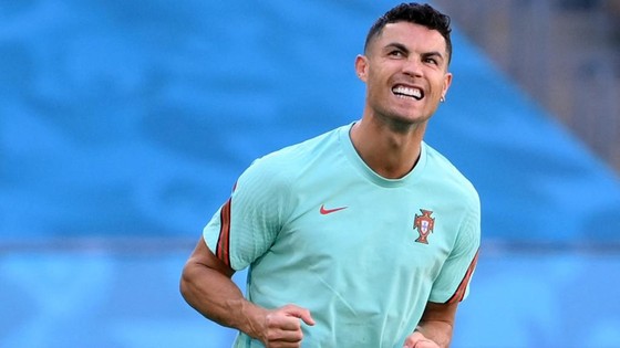 Bỉ sẽ không phân người bám chặt Ronaldo