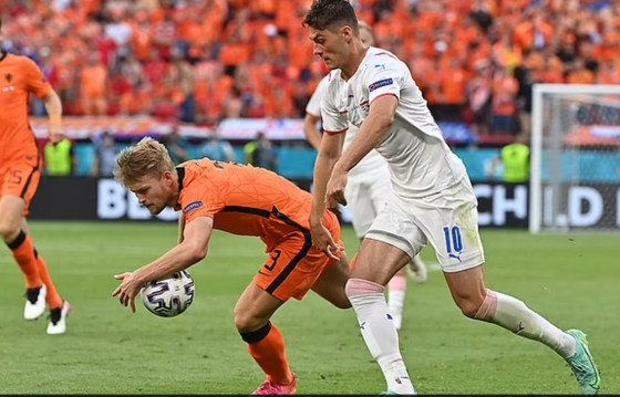 Hà Lan – CH Séc 0-2: Tomas Holes và Patrik Schick ghi bàn khi de Ligt trượt chân ảnh 3