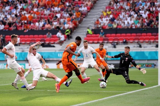 Hà Lan – CH Séc 0-2: Tomas Holes và Patrik Schick ghi bàn khi de Ligt trượt chân ảnh 1