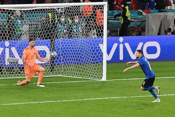 Italia – Tây Ban Nha 1-1 (4-2 luân lưu) Morata từ người hùng thành tội đồ, chân sáo Jorginho đưa Azzurri vào chung kết ảnh 7