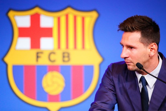 Messi muốn ở lại, nhưng Barcelona không thể ký