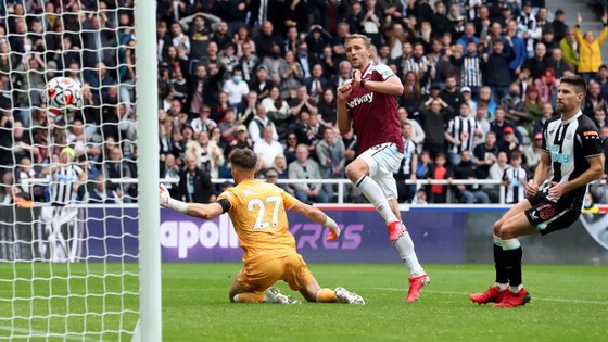 Newcastle – West Ham 2-4: Antonio ghi kỷ lục khi West Ham thắng ngược Chim chích chòe ảnh 3