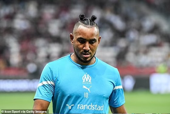 Bạo động trong trận Nice – Marseille, CĐV tràn vào sân tấn công Dimitri Payet, trọng tài phải hủy trận đấu ảnh 1