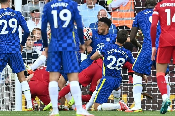 Liverpool – Chelsea 1-1, Kai Havertz mở điểm, Salah gỡ hòa trước 10 cầu thủ The Blues ảnh 2