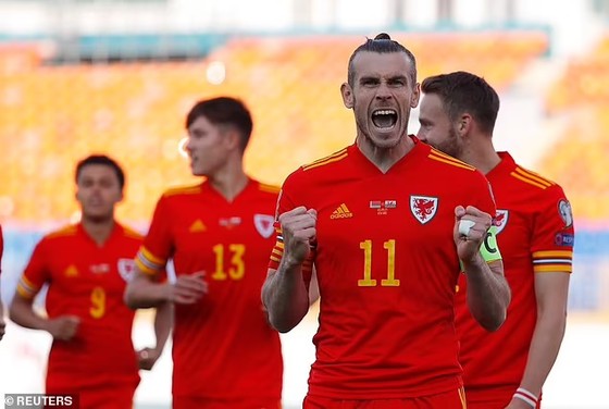 Gareth Bale ăn mừng chiến thắng