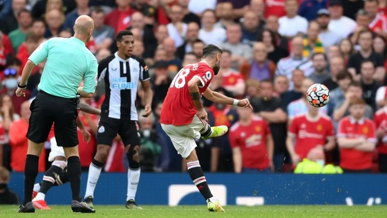Ronaldo ghi cú đúp trong ngày trở lại giúp Man.United đè bẹp Newcastle 4-1 ảnh 5