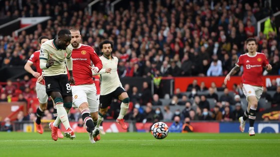 Man United – Liverpool 0-5: Mo Salah lập hat-trick trong chiến thắng lịch sử ở Old Trafford  ảnh 1