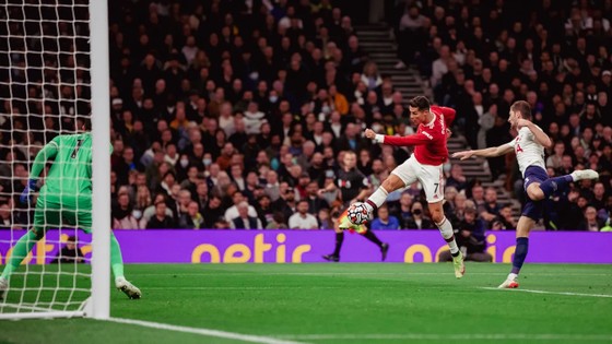 Tottenham – Man United 0-3: Ronaldo tỏa sáng cứu Soslkjaer, Cavani và Rashford giúp Quỷ đỏ thắng tưng bừng ảnh 2