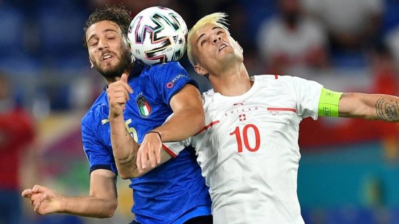 Italy và Thụy Sĩ đanhg cạnh tranh quyết liệt ngôi đầu bảng
