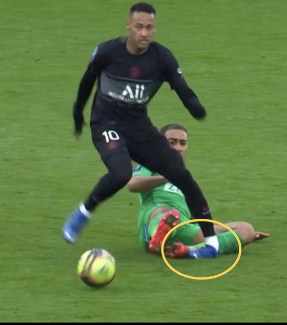 Neymar chấn thương mắt cá kinh hoàng, có thể nghỉ hết năm ảnh 3