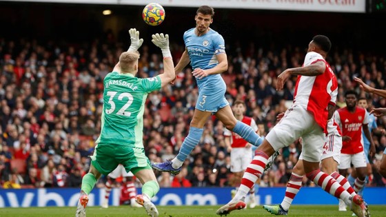 Arsenal – Manchester City 1-2: Pháo thủ thua đau trong màn diễn chói sáng của Saka và Martinelli ảnh 1