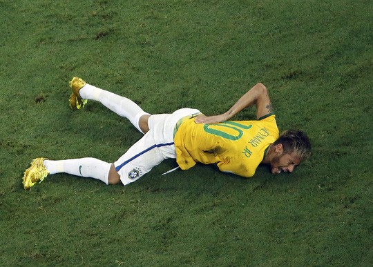 Chấn thương cột sống từng khiến Neymar suýt bị liệt ảnh 1