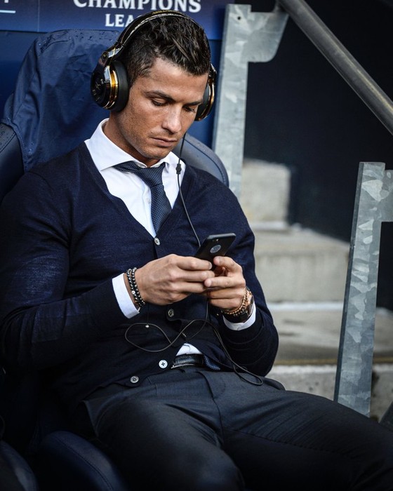 Cristiano Ronaldo là người đầu tiên vượt qua cột mốc được 400 triệu người theo dõi trên Instagram ảnh 1