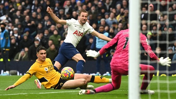 Harry Kane tịt ngòi khi Tottenham thua 0-2 trên sân nhà
