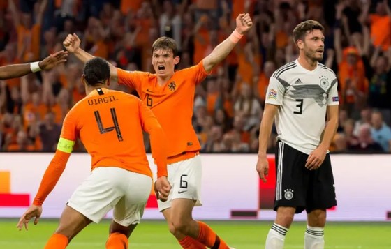 Hà Lan thử sức kình địch Đức