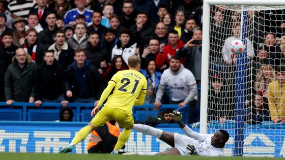 Eriksen giúp Brentford đè bẹp Chelsea ở Stamforde Bridge ảnh 4