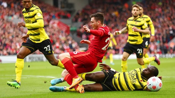 Jota và Fabinho ghi bàn, Liverpool thắng trận thứ 10 liên tiếp ảnh 2