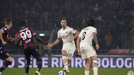 Ibrahimovic từng cùng Milan hạ Bologna ở lượt đi với tỷ số 4-2