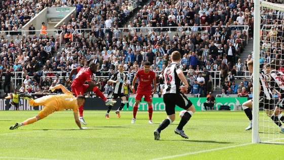 Thắng Newcastle 1-0, Liverpool tạm chiếm lại ngôi đầu ảnh 1