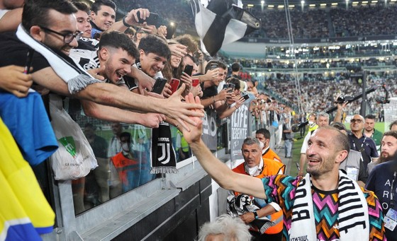 Giorgio Chiellini chia tay các fan Juventus 