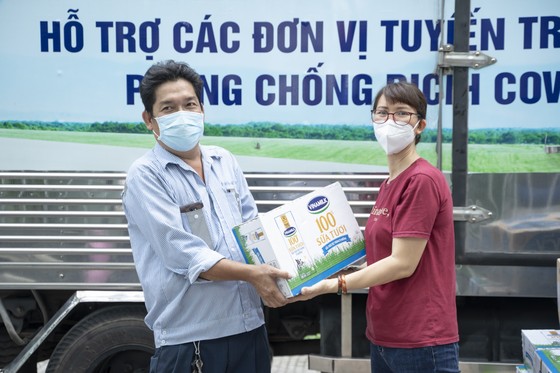 Hỗ trợ 48.000 sản phẩm dinh dưỡng cho đội ngủ nhân viên y tế TPHCM ảnh 1