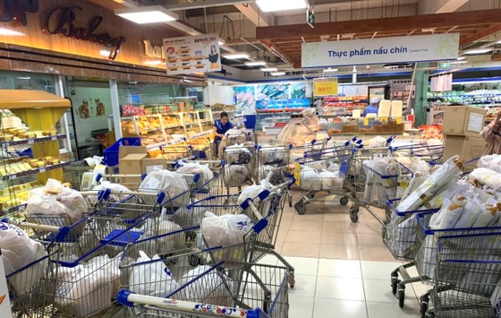 Hệ thống bán lẻ Saigon Co.op tiếp tục giảm giá nhu yếu phẩm và sản phẩm chống dịch ảnh 1