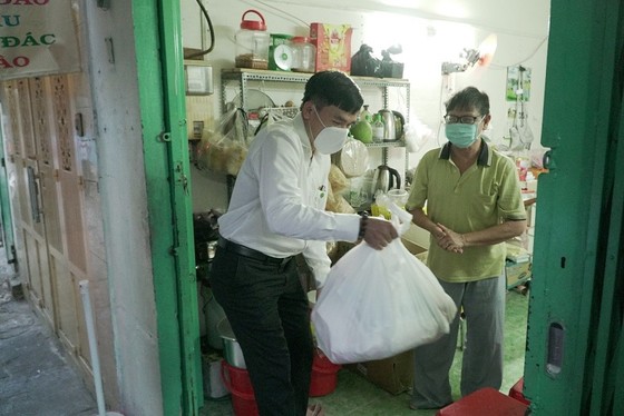 Novaland tặng 5.000 phần quà cho người có hoàn cảnh khó khăn do dịch Covid-19 ảnh 1