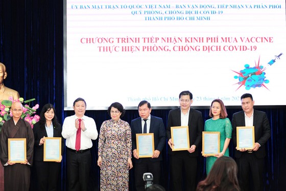 Hưng Thịnh trao tặng 50 tỷ đồng kinh phí mua vaccine ngừa Covid-19 ảnh 2