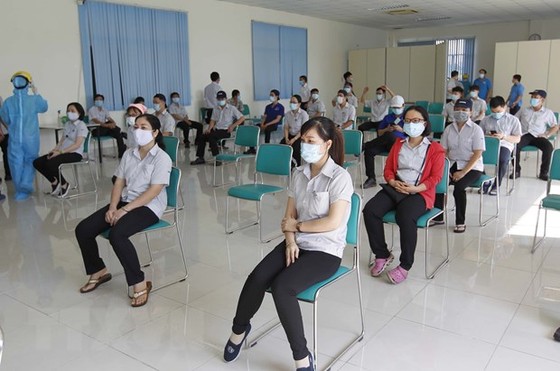 TP.HCM: Lấy mẫu xét nghiệm ngẫu nhiên COVID-19 trong công nhân hình ảnh 2 TP.HCM: Lay mau xet nghiem ngau nhien COVID-19 trong cong nhan hinh anh 2