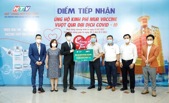 Van Phuc Group ủng hộ 100 tấn gạo, 2.000 quần áo bảo hộ chống dịch Covid-19 ảnh 2