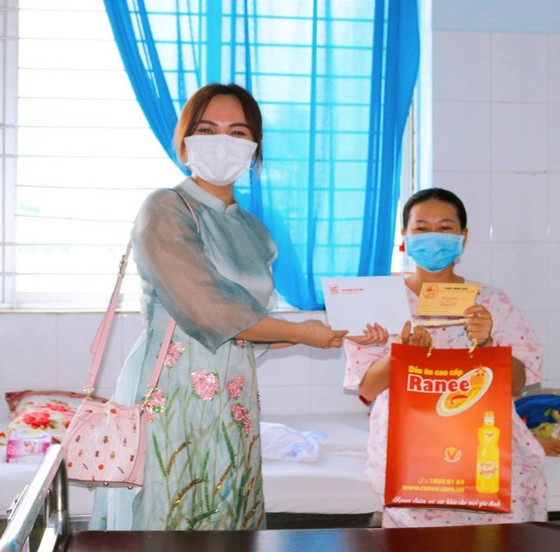Sao Mai ăn Tết với người nghèo Xuân Nhâm Dần ảnh 1