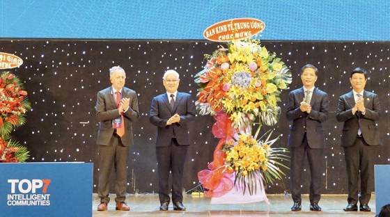 Trưởng Ban kinh tế Trung ương: Bình Dương phải luôn giữ tinh thần đổi mới sáng tạo, không tự thỏa mãn ảnh 1