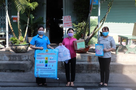 Chung tay hỗ trợ, chăm lo công nhân lao động quận Bình Tân ảnh 1