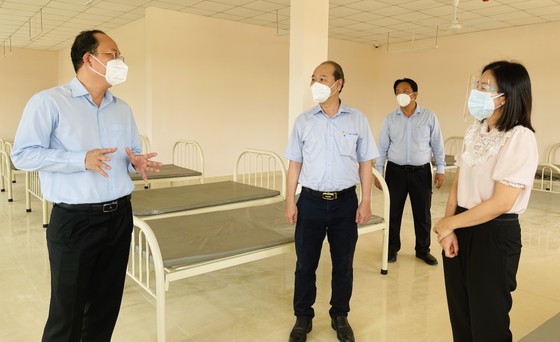 Phó Bí thư Thành ủy TPHCM Nguyễn Hồ Hải thăm hỏi, động viên y bác sĩ ở huyện Củ Chi ảnh 1